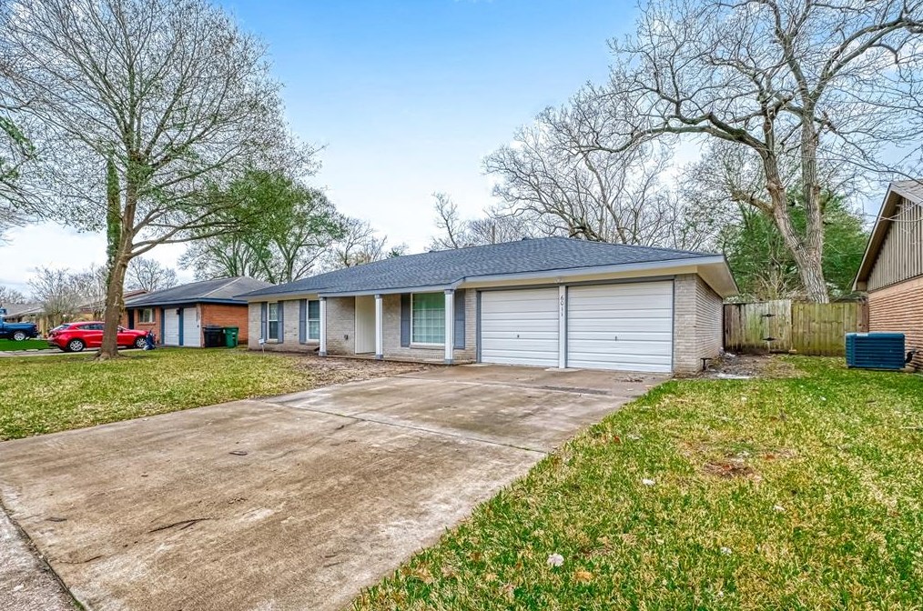 6011 Dawnridge Dr, Houston TX  77035-4121 exterior