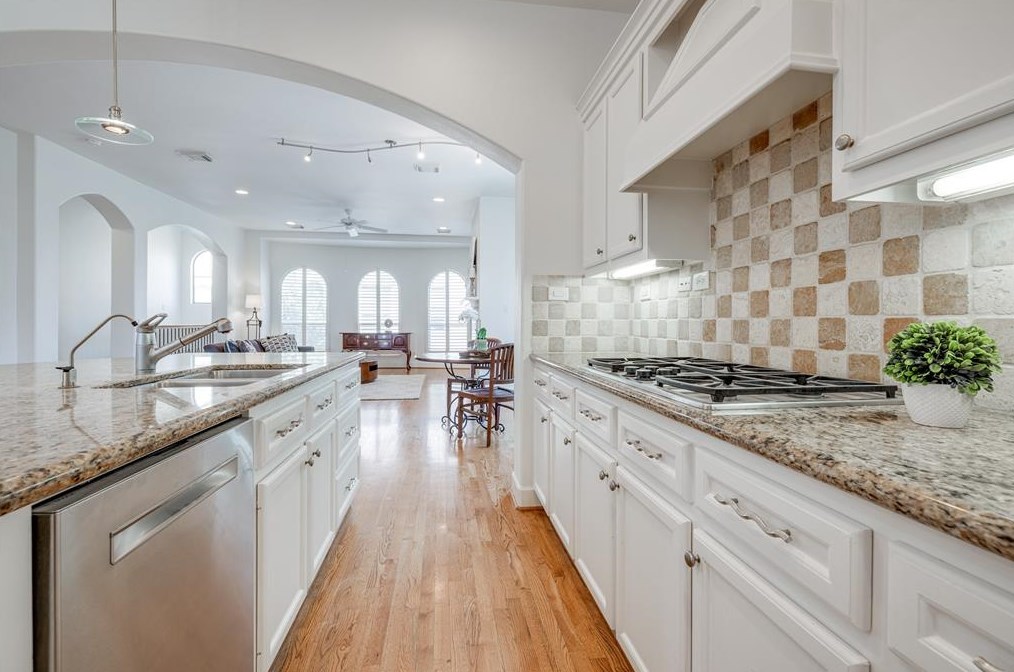 689 Reinerman St, Houston, TX 77007-5234
