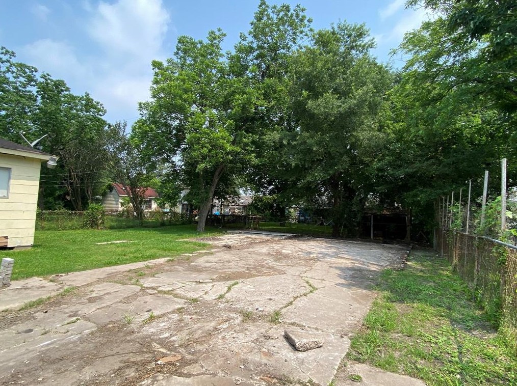 6213 Clover Ridge St, Houston TX  77087-3323 exterior