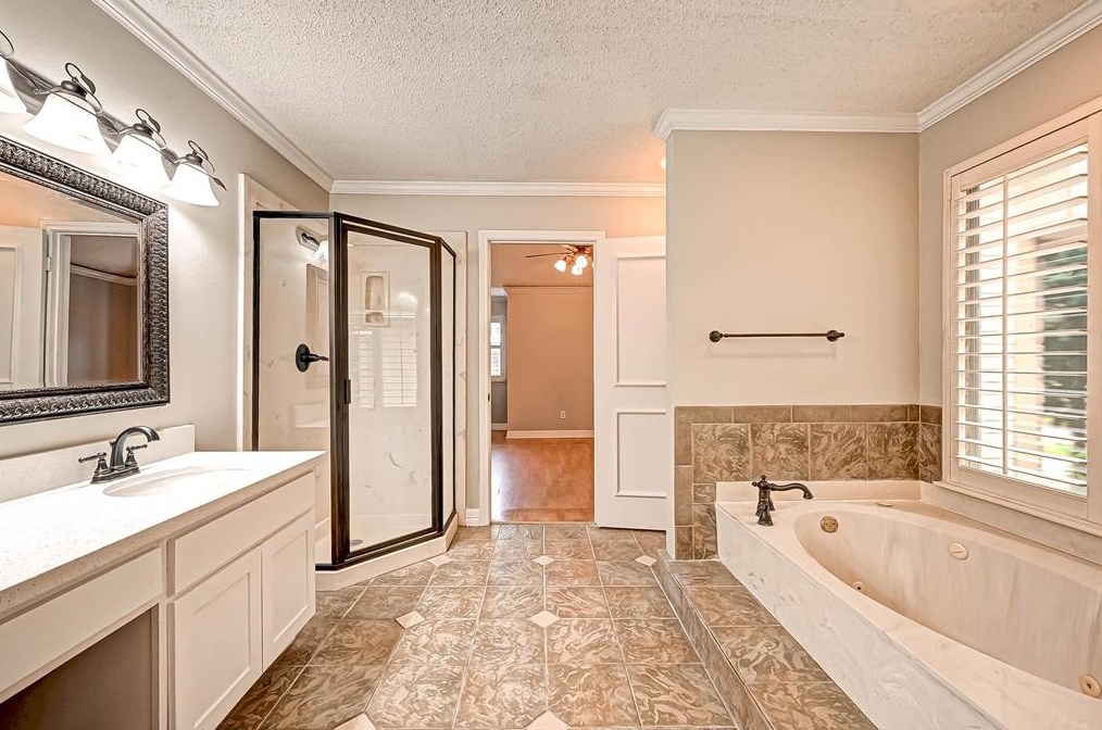 1549 Beaconshire Rd, Houston TX  77077-3868 exterior