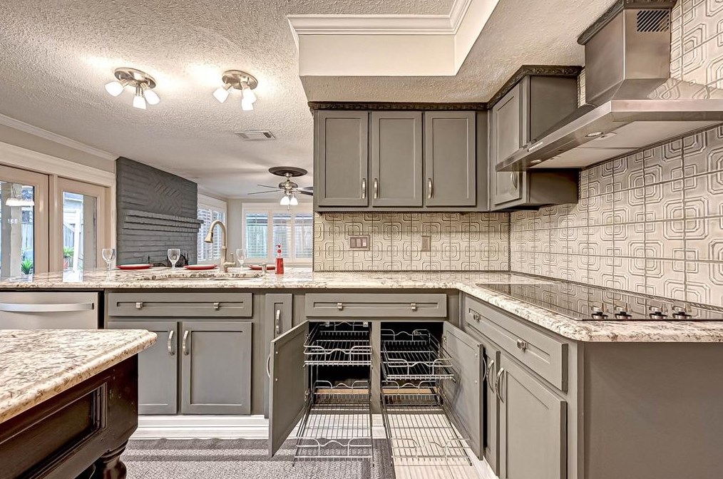 1549 Beaconshire Rd, Houston TX  77077-3868 exterior