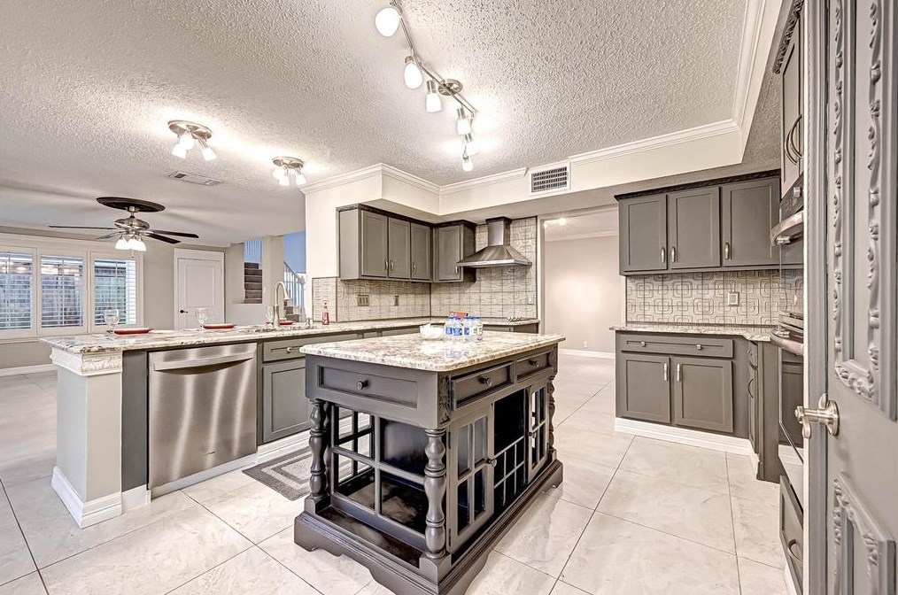 1549 Beaconshire Rd, Houston TX  77077-3868 exterior