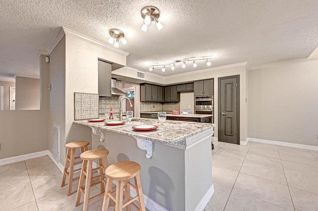 1549 Beaconshire Rd, Houston TX  77077-3868 exterior