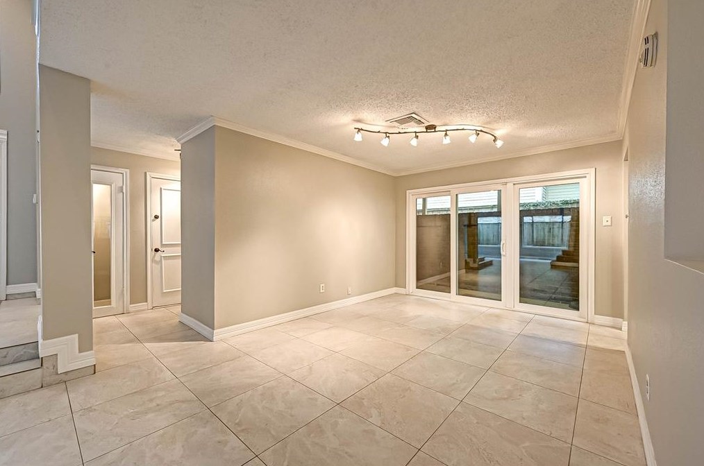 1549 Beaconshire Rd, Houston TX  77077-3868 exterior