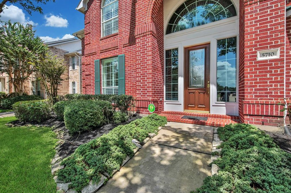 5710 Ballina Canyon Ln, Houston, TX 77041