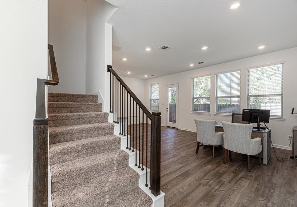 219 Garrison Ct, Houston, TX 77009-2827