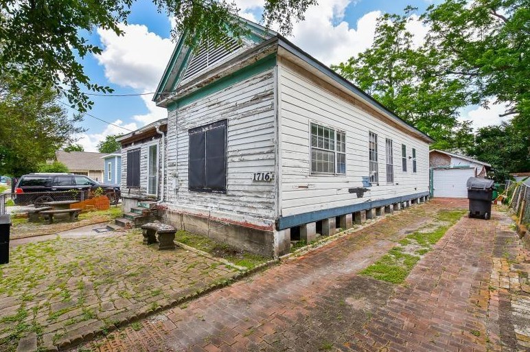 1716 Mckee St, Houston, TX 77009-8748