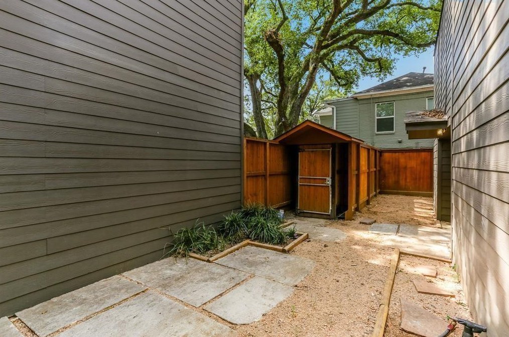 1918 Branard St, Houston TX  77098-2515 exterior