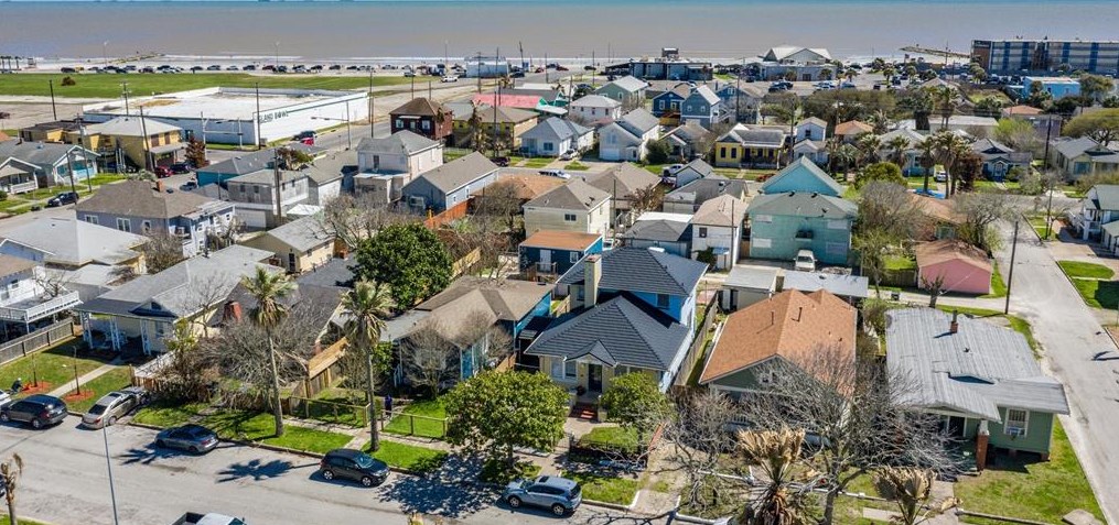 3519 Ave R 1/2, Galveston, TX 77550