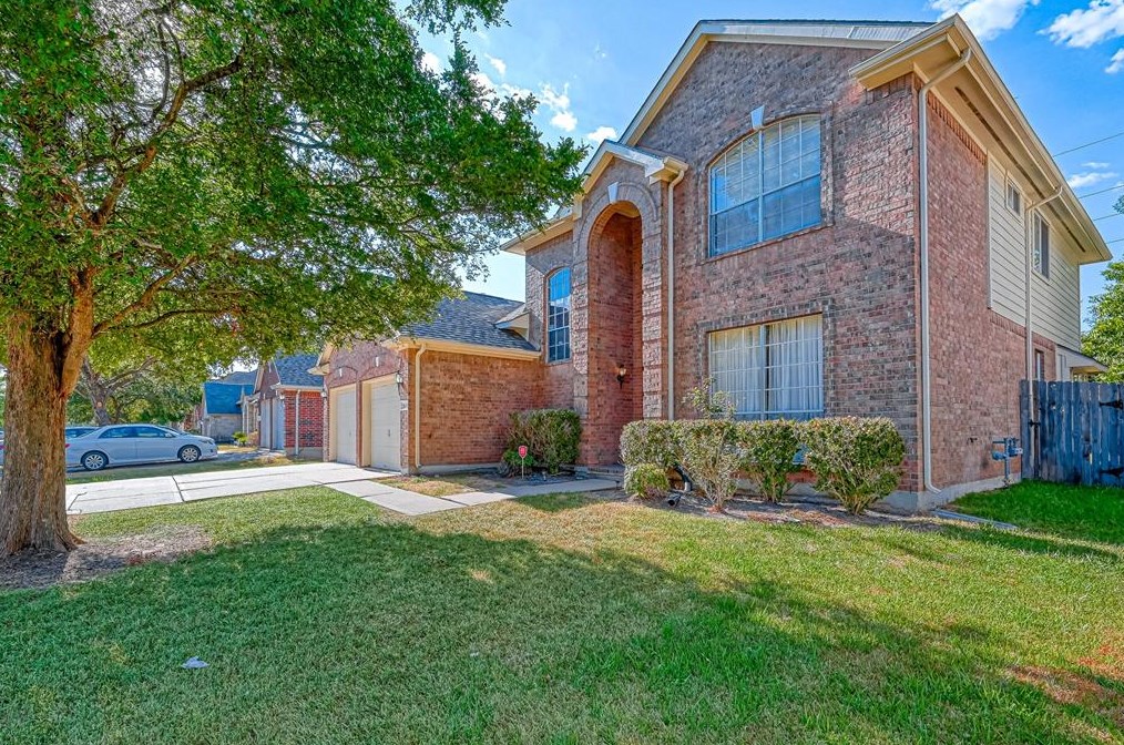 16338 Mellow Oaks Ln, Sugar Land, TX 77498