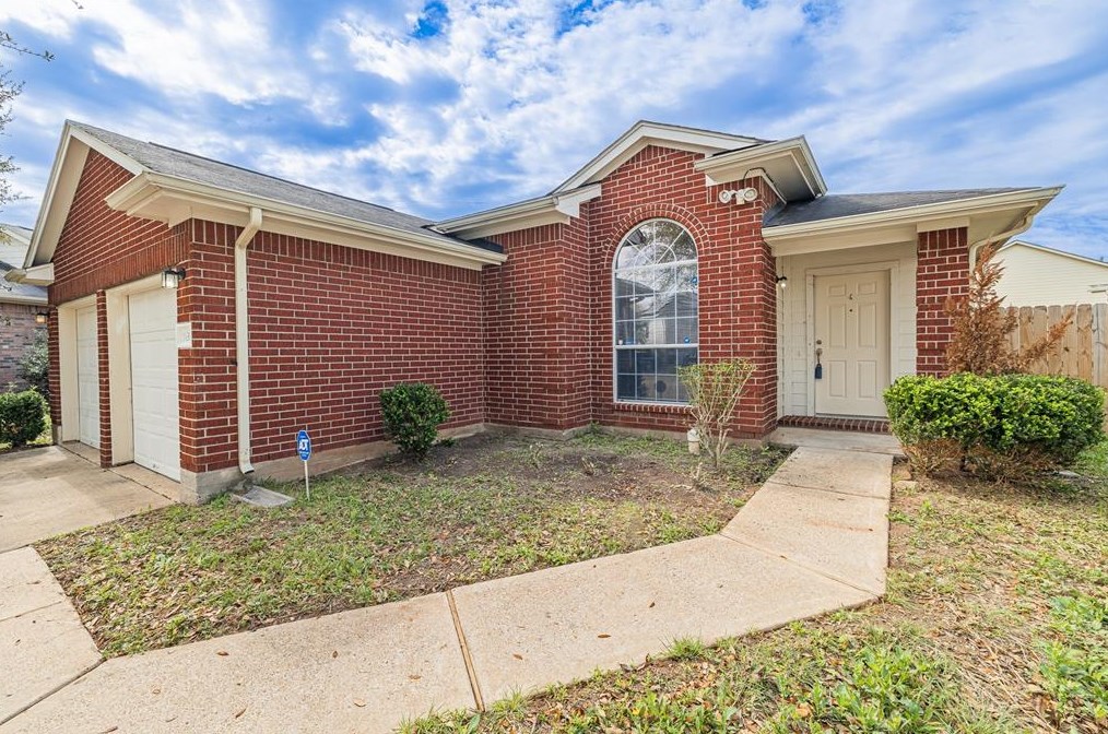 16334 Woma Ct, Sugar Land, TX 77498