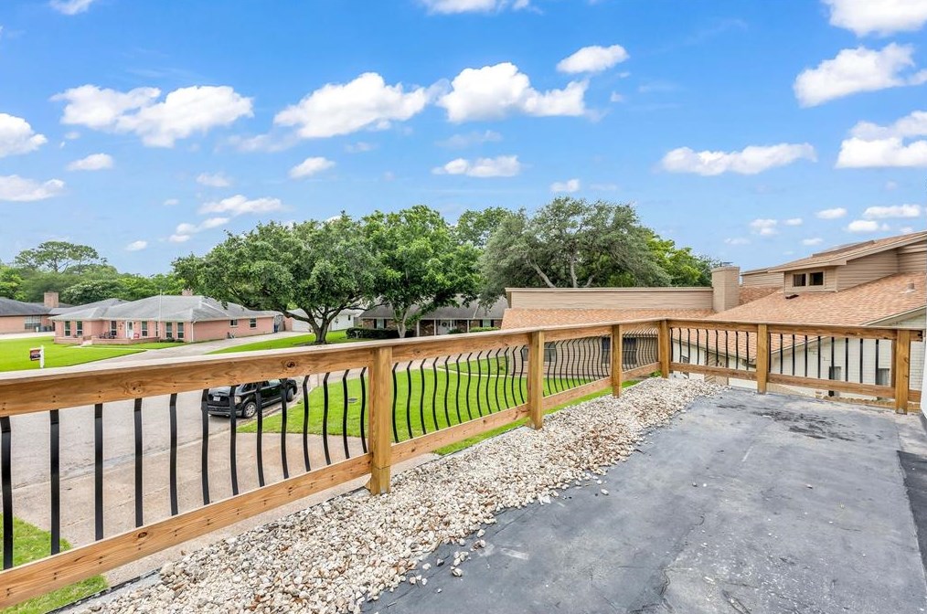 1808 Crown Ct, Texas City TX  77591-2214 exterior
