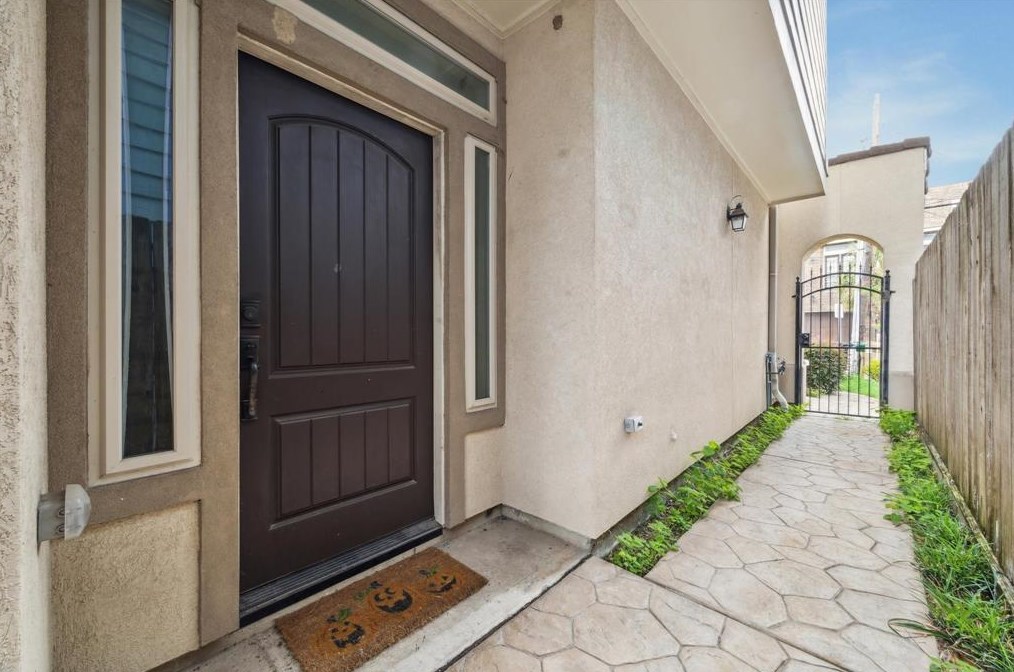 903 Asbury St, Houston, TX 77007