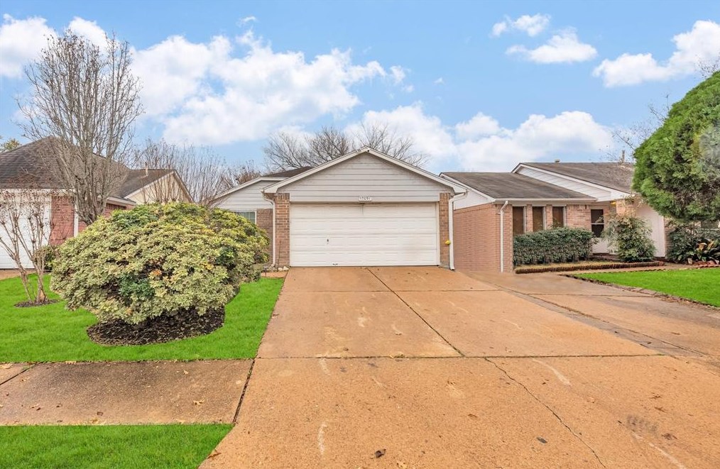 17091 Kilwinning Dr, Houston TX  77084-1729 exterior