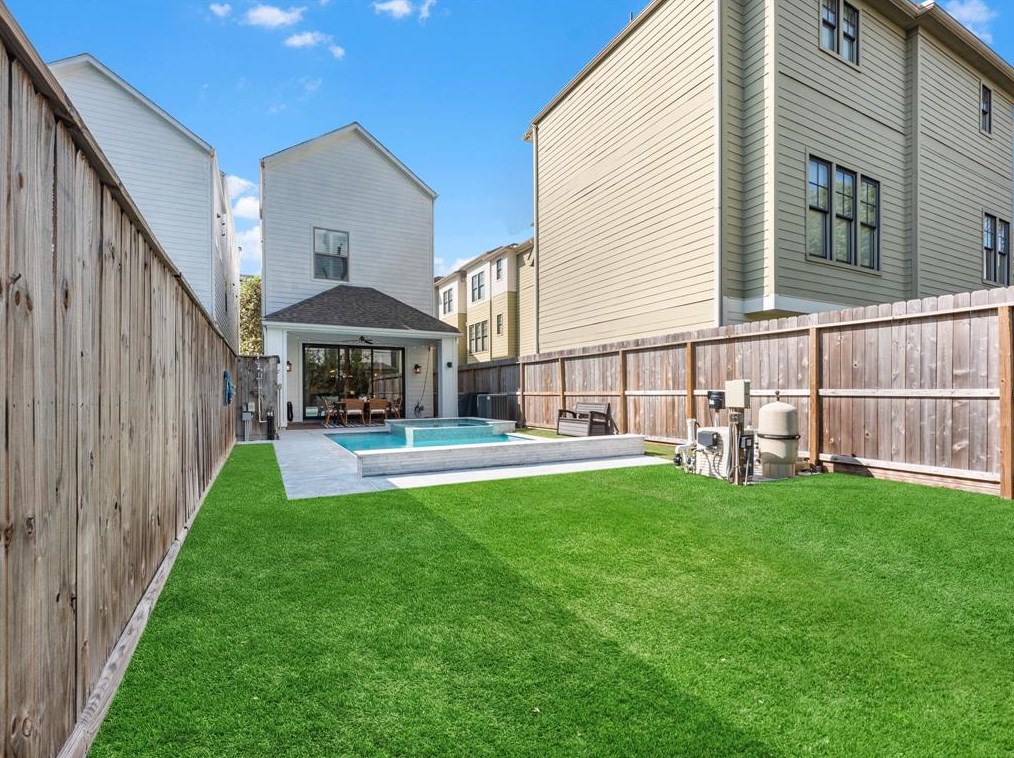 529 25 St, Houston TX  77008-2501 exterior