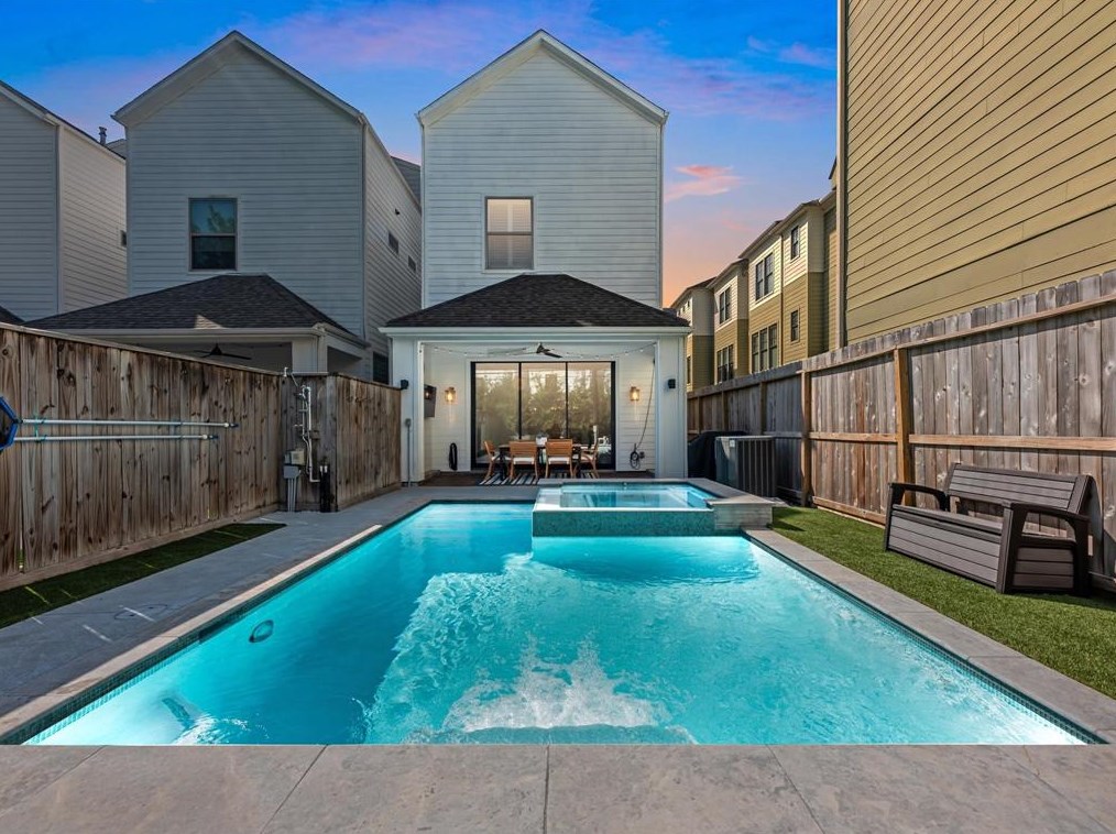 529 25 St, Houston TX  77008-2501 exterior