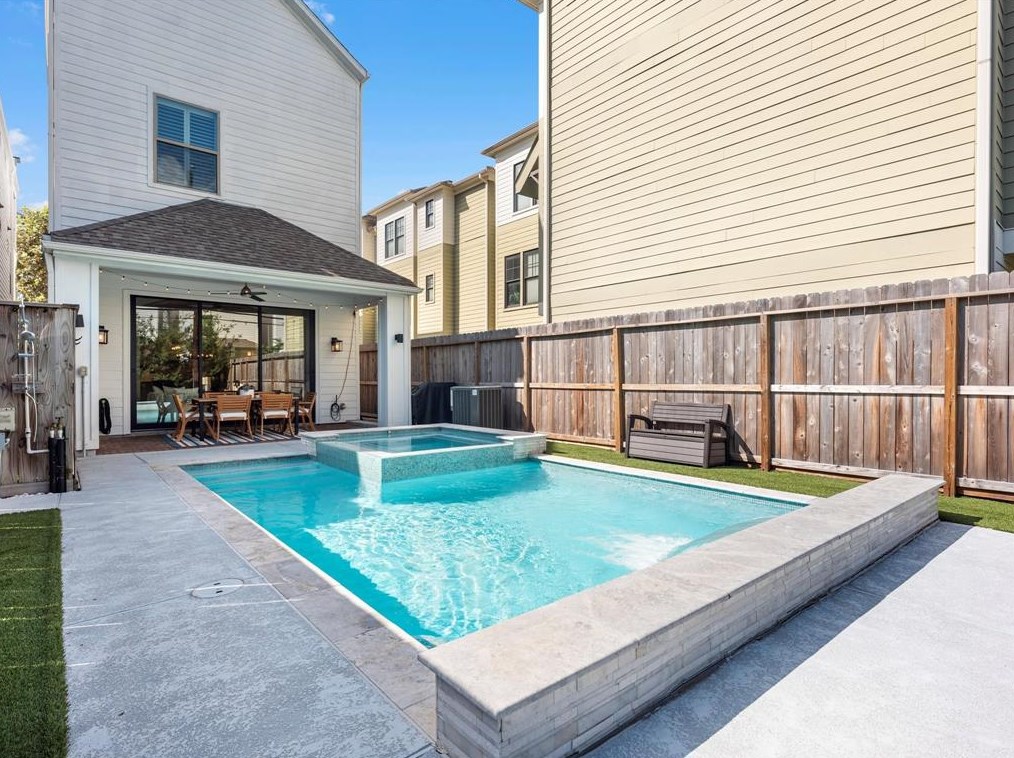 529 25 St, Houston TX  77008-2501 exterior