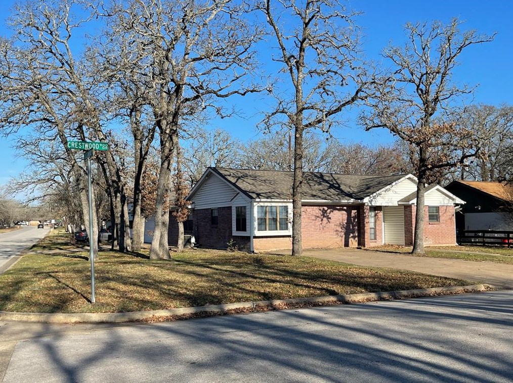 908 Crestwood Dr, Bryan, TX 77801
