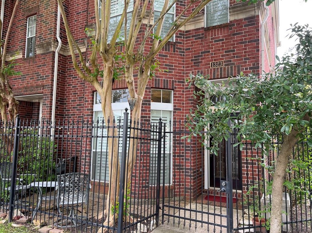 1323 Oneil St, Houston, TX 77019