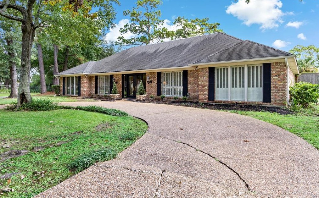 1290 Sheridan Ln, Beaumont, TX 77706-4309