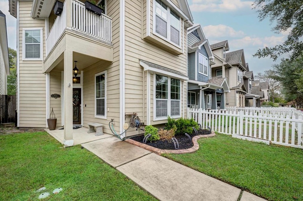 4934 Vista Village Ln, Houston, TX 77092-3640