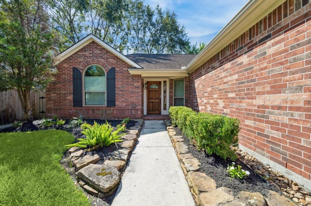 1730 Whispering Forest Dr, Humble, TX 77339