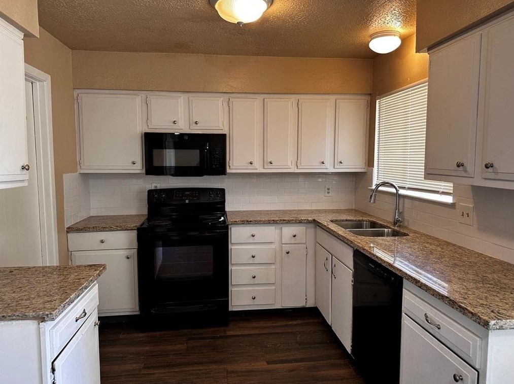 16323 Edgemont Dr, Houston TX  77053-4417 exterior