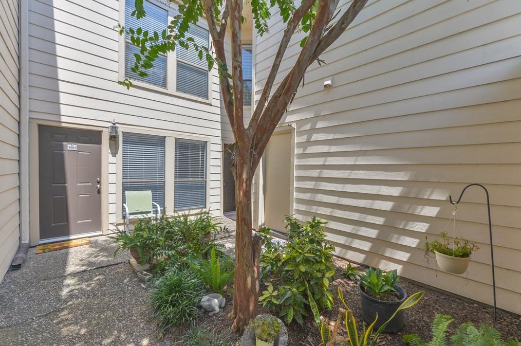 2277 S Kirkwood Rd #1004, Houston, TX 77077