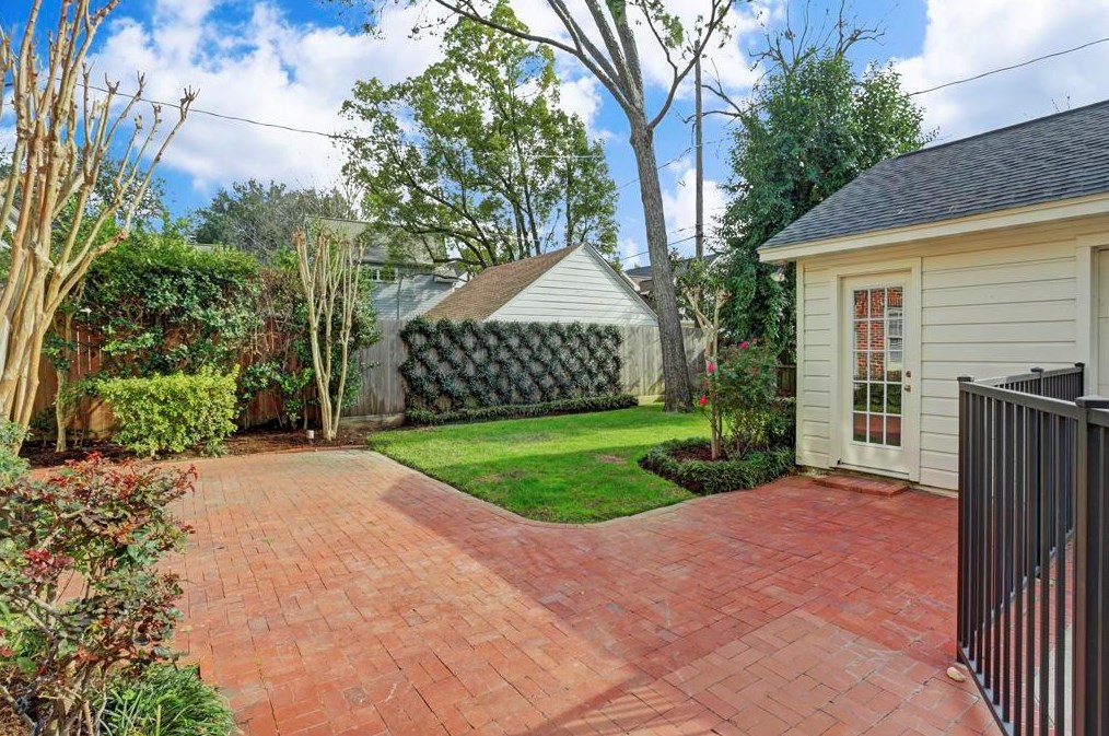 2119 Swift Blvd, Houston TX 77030-1216 exterior