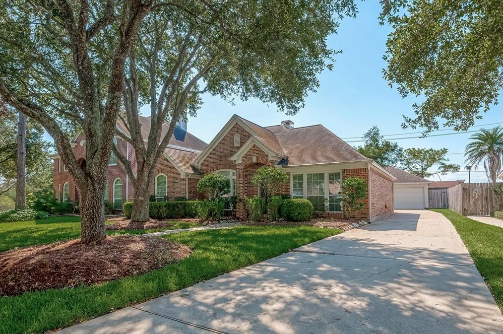 3008 Creek Bend Dr, Friendswood, TX 77546