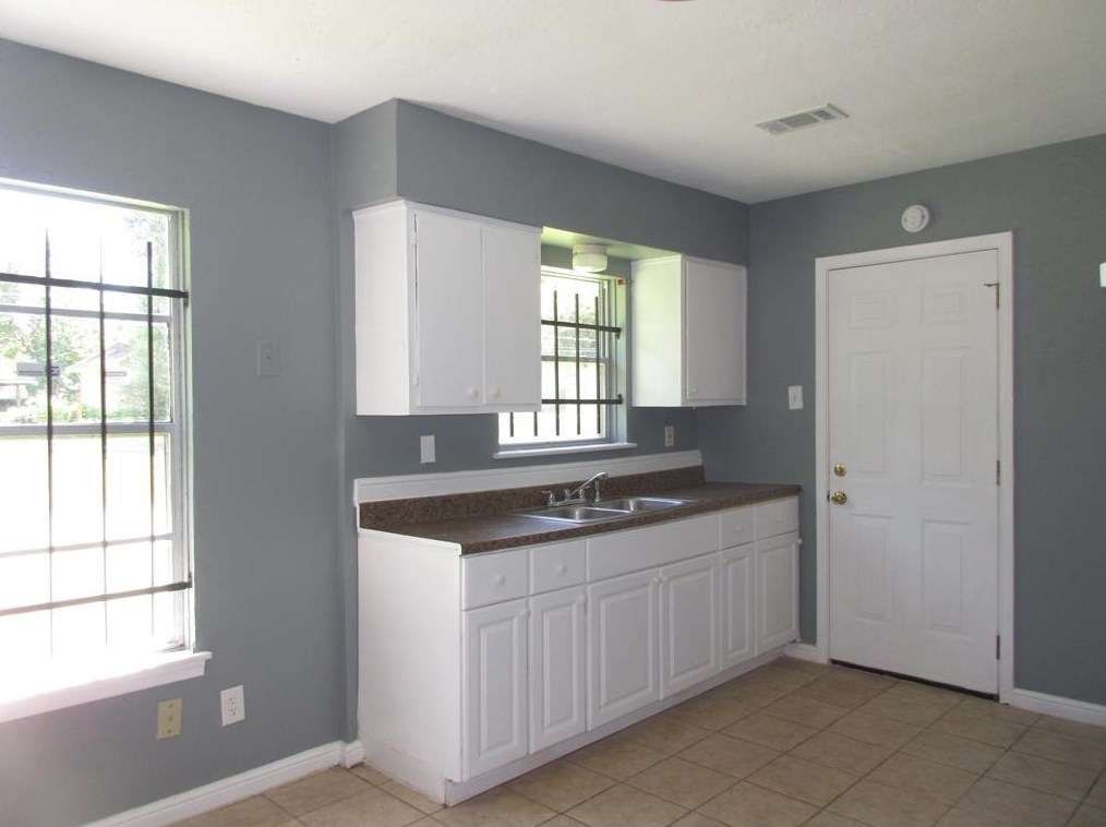 9222 Oak Knoll Ln, Houston, TX 77078-4026