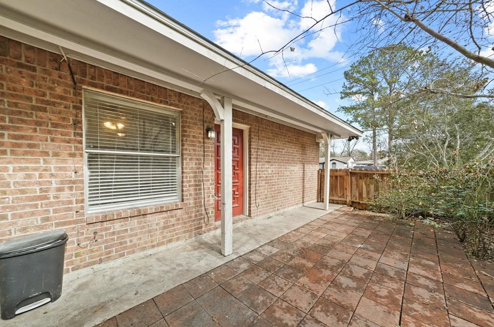 2118 N Austin Ave, Pearland, TX 77581