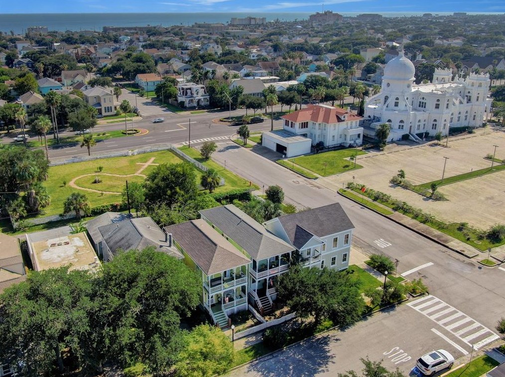 1221 Sealy St, Galveston, TX 77550