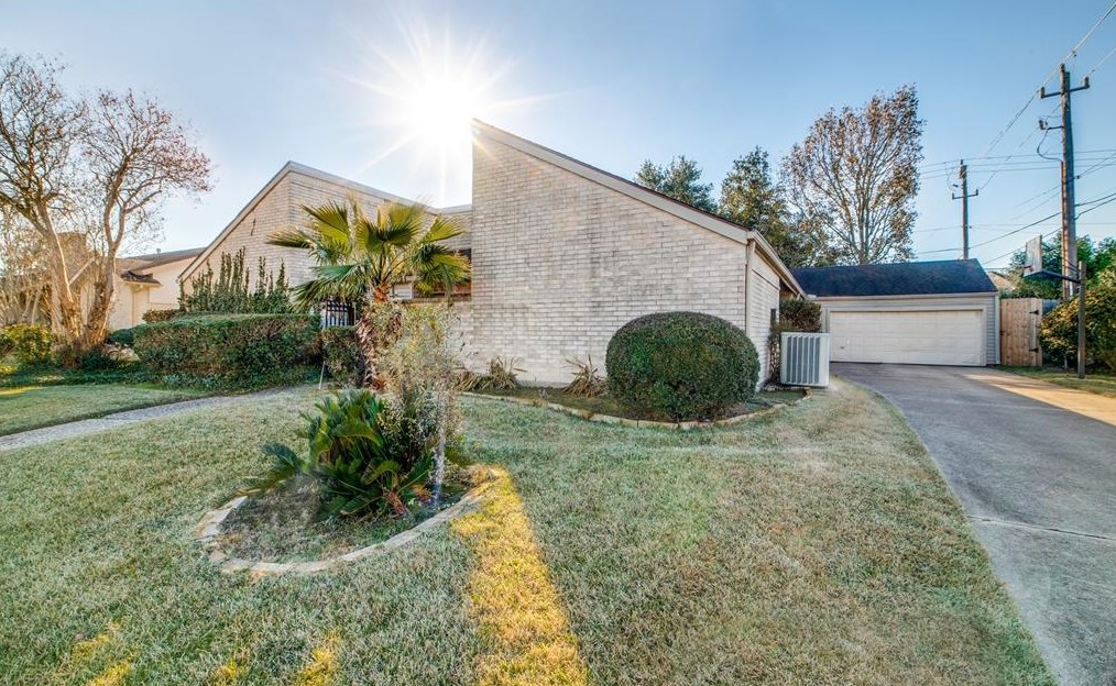 7743 Portal Dr, Houston, TX 77071