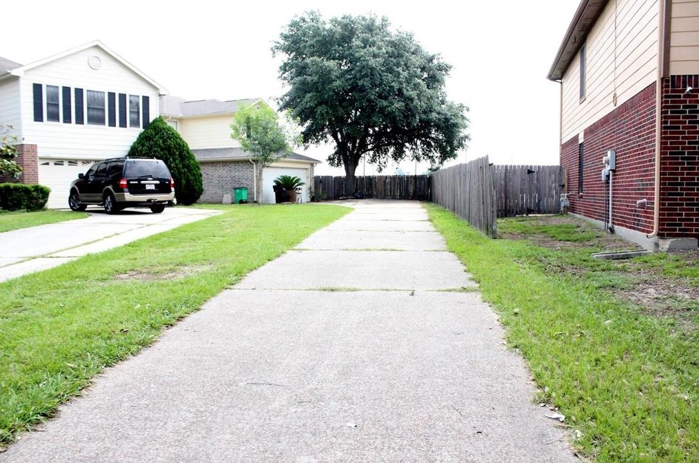11702 Sandy Stream Dr, Tomball, TX 77375