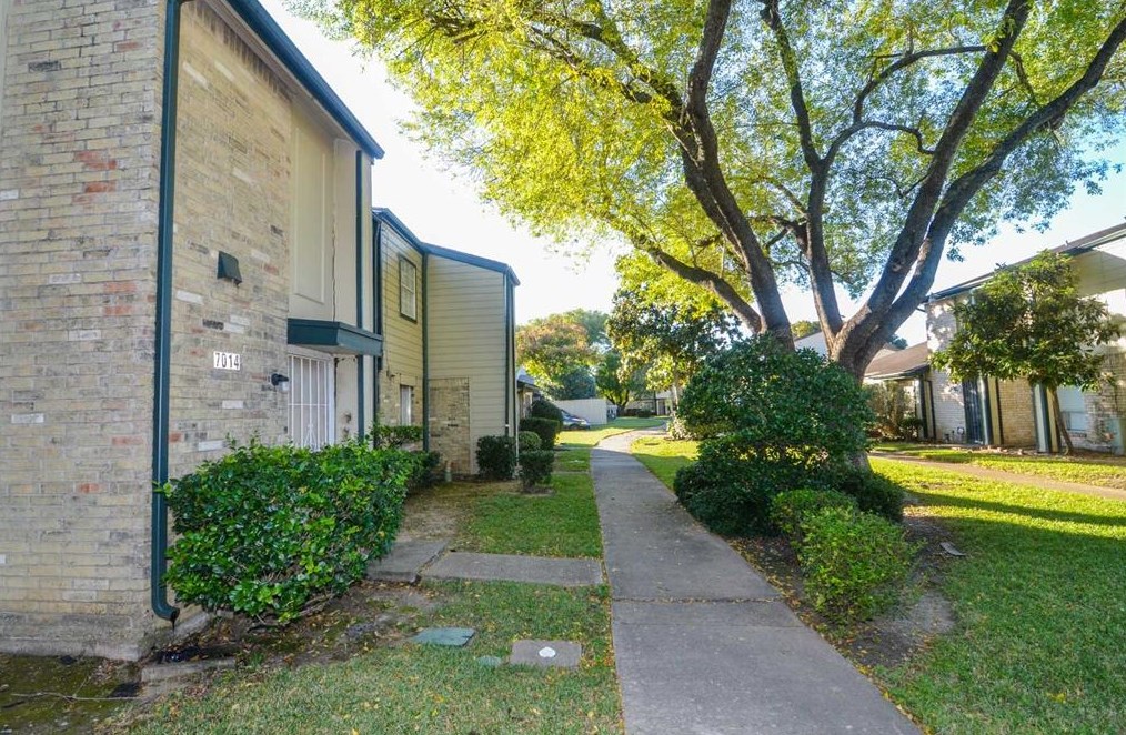 7012 Dairy Ashford Rd, Houston, TX 77072-2106
