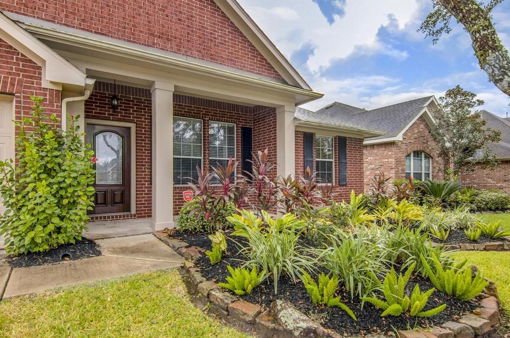 2126 Red Timber Ct, League City TX  77573-3284 exterior