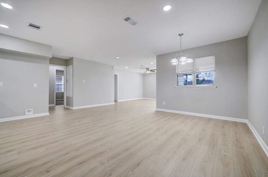 6127 Doulton Dr, Houston TX  77033-1239 exterior