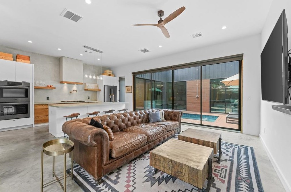 4827 Golden Forest Dr, Houston, TX 77091-5118