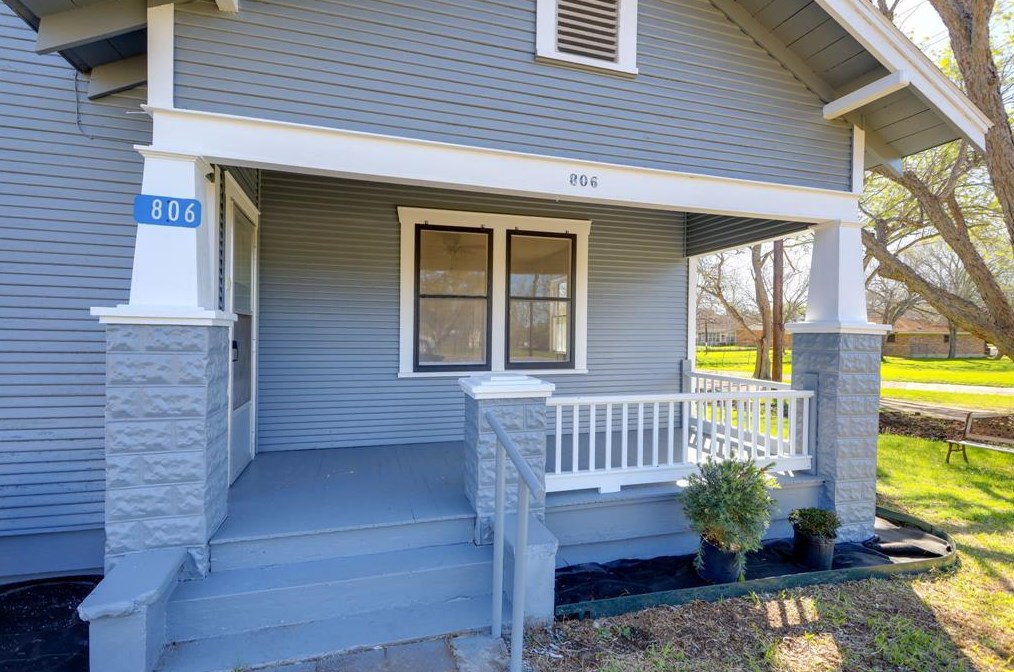 806 Lyons Ave, Engle, TX 78956