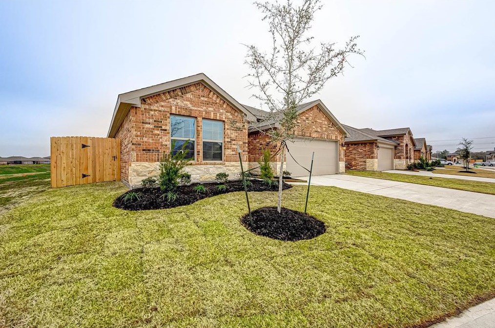 3950 Country Club Dr, Baytown, TX 77521-3034