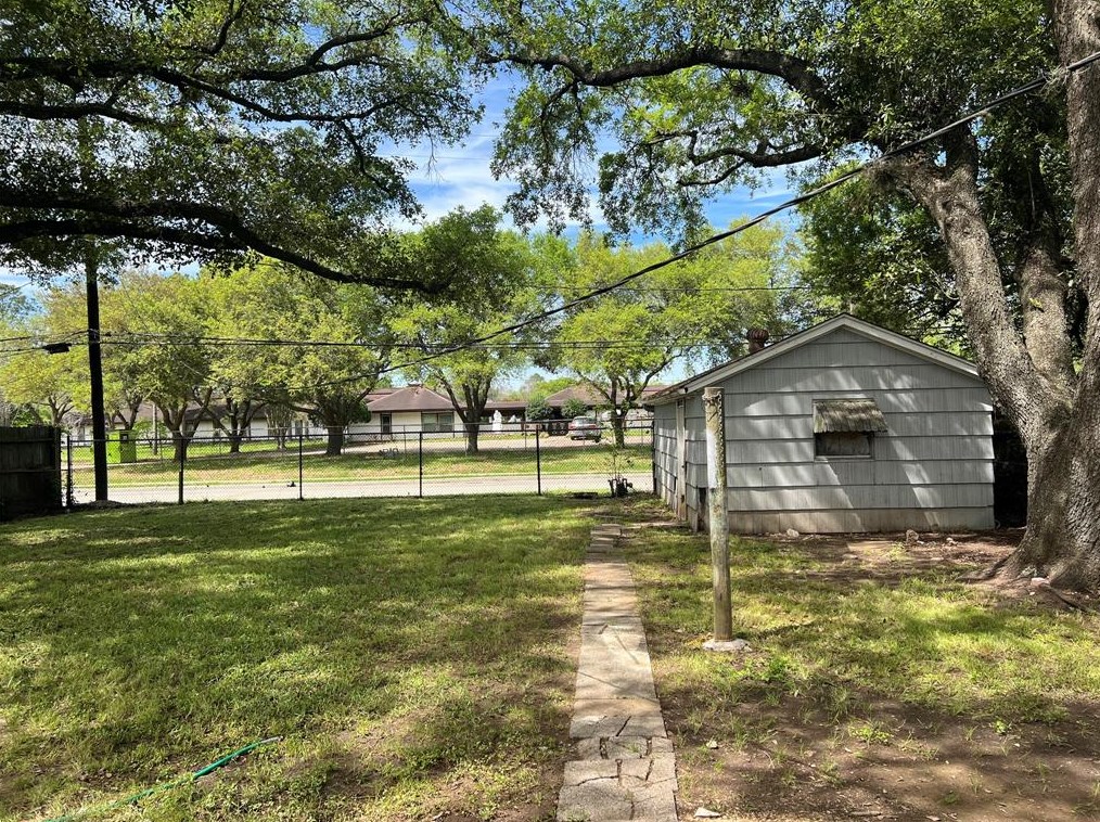1710 Pecan Ln, Stafford, TX 77477