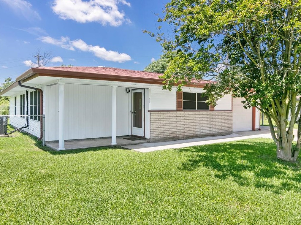 1527 Buffalo Ave, Orange, TX 77630