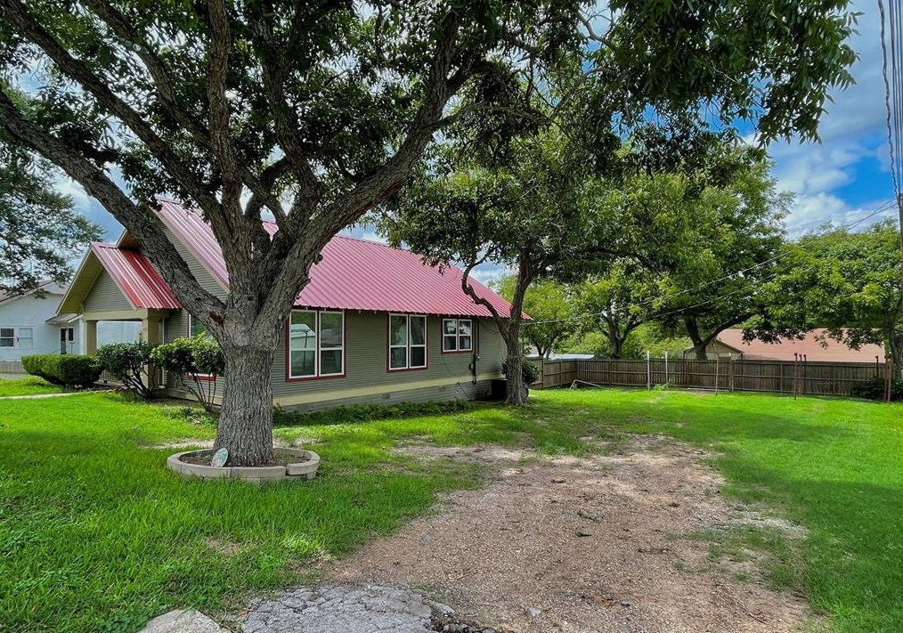 232 S Tesch St, Bellvue, TX 77418