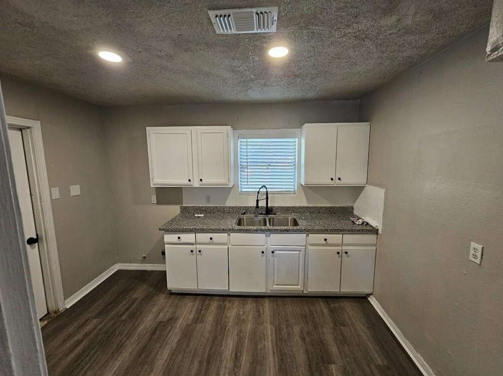 5831 Belneath St, Houston, TX 77033