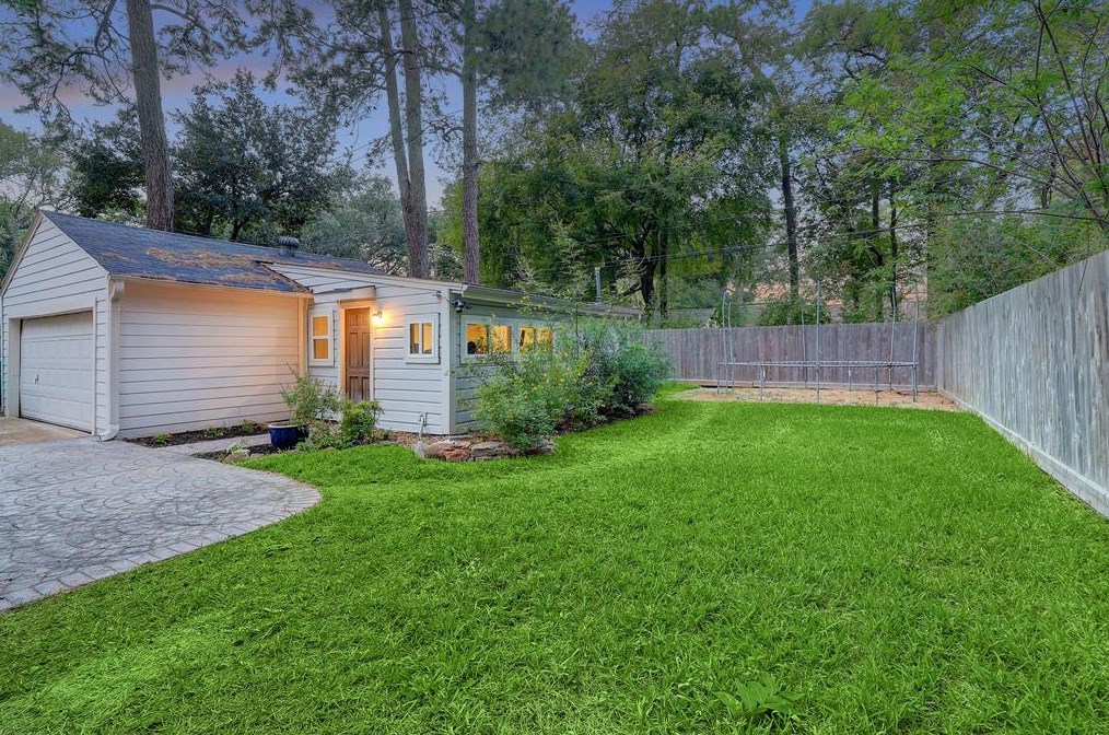 1522 Sue Barnett Dr, Houston TX  77018-5411 exterior