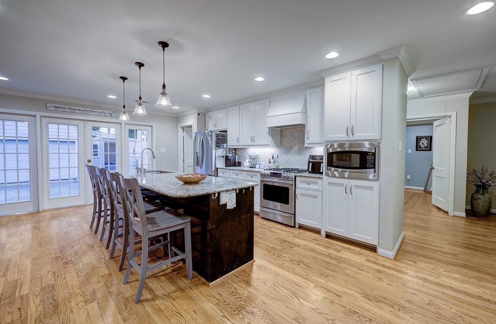 1522 Sue Barnett Dr, Houston TX  77018-5411 exterior