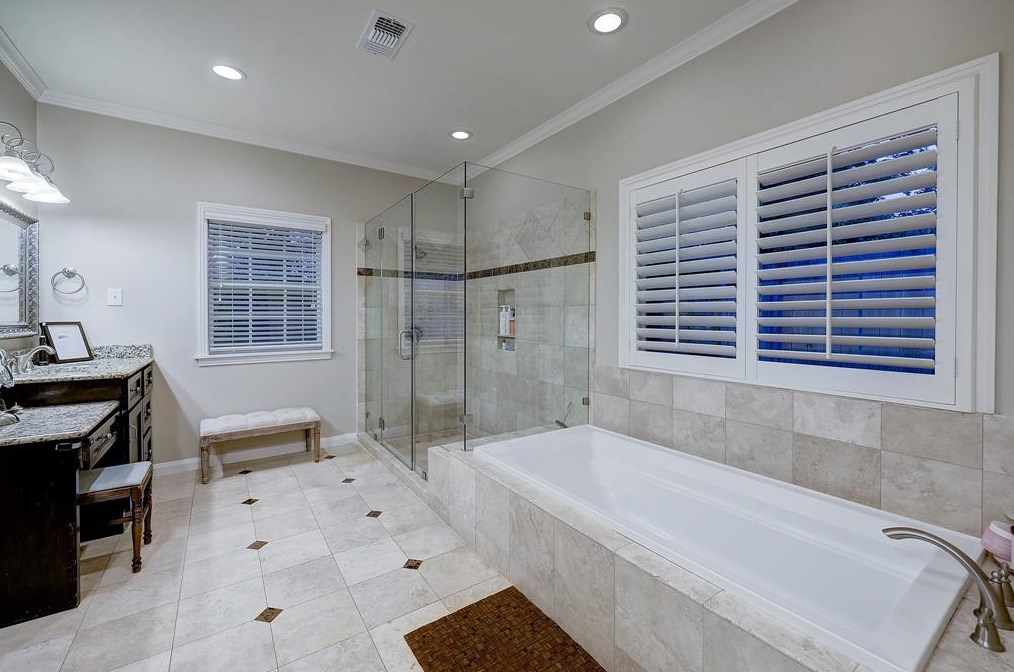 1522 Sue Barnett Dr, Houston TX  77018-5411 exterior