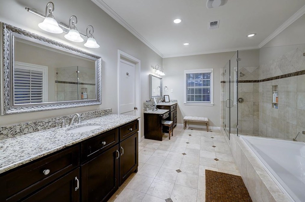 1522 Sue Barnett Dr, Houston TX  77018-5411 exterior