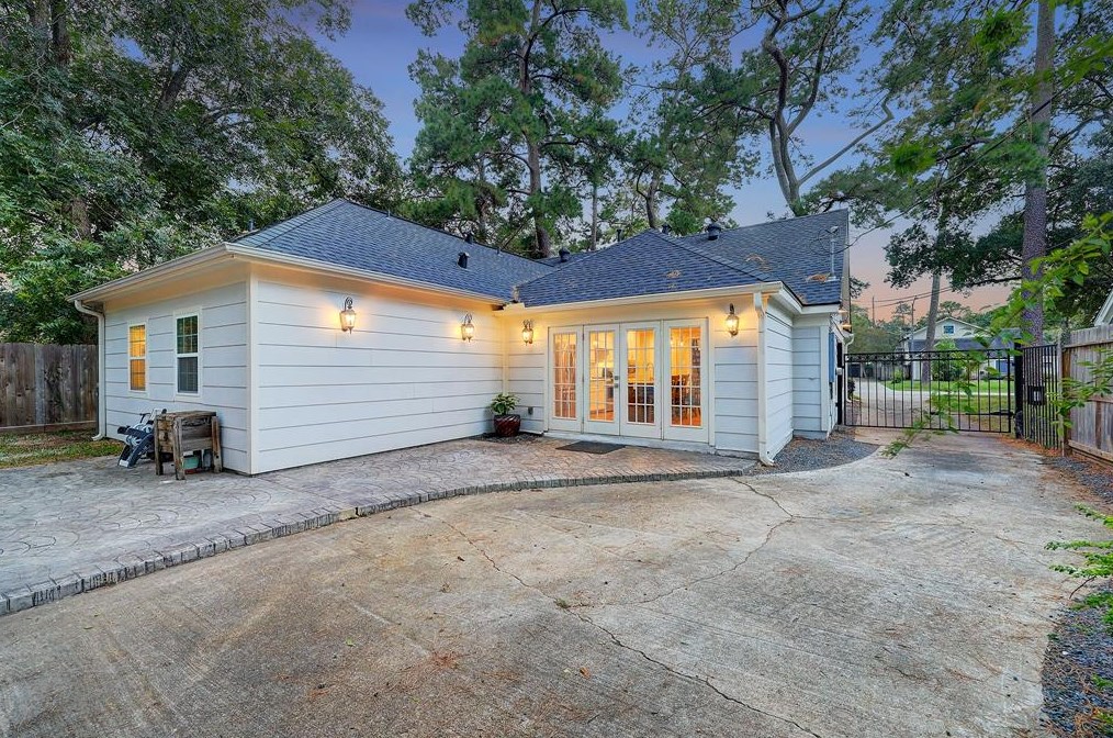 1522 Sue Barnett Dr, Houston TX  77018-5411 exterior
